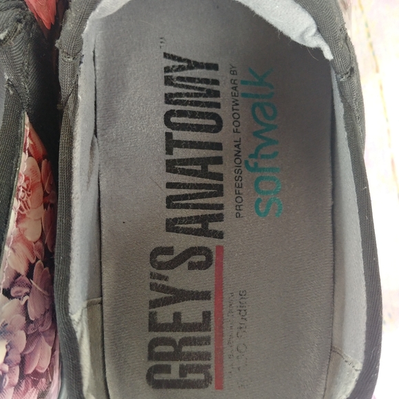 GREYS ANATOMY | Pink Floral Softwalk Nurse Clogs - Picture 10 of 13